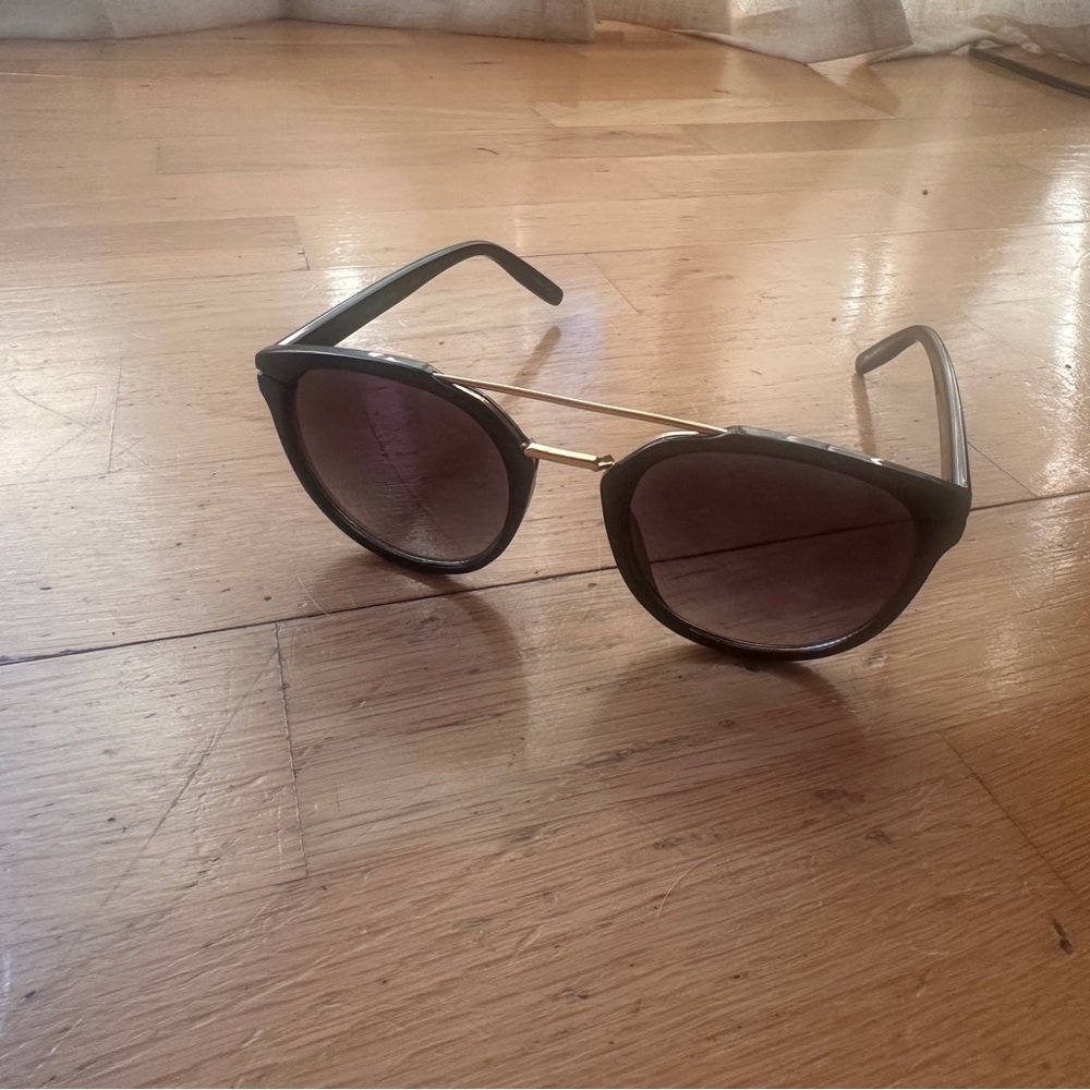 Isaac Mizrahi Sunglasses in Black with Gold Bridge